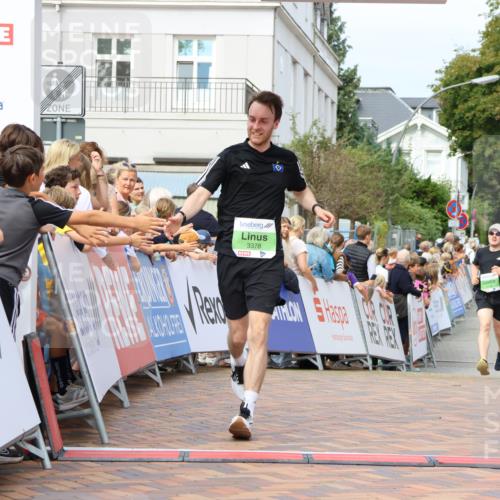 31.08.2025 - 21. Blankeneser Heldenlauf Strokosch-Dieckow http://msf.ph/oto/8656892 31.08.2025 10:56:33 Ziel 3378, 3399, 3394 meine-sportfotos.de