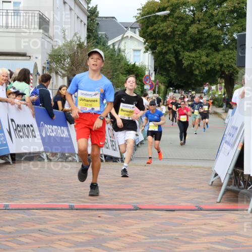 31.08.2025 - 21. Blankeneser Heldenlauf Strokosch-Dieckow http://msf.ph/oto/8656963 31.08.2025 10:30:05 Ziel 2210, 2260, 2169 meine-sportfotos.de