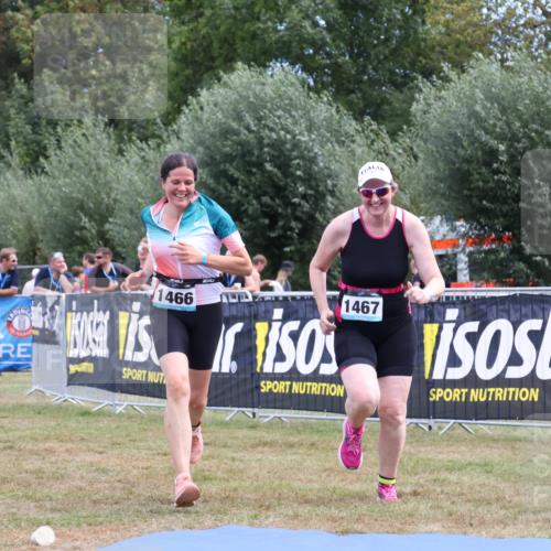 31.08.2025 - Elbe Triathlon Hamburg Strokosch-Dieckow http://msf.ph/oto/8656982 31.08.2025 12:13:03 Ziel 1466, 1467, 1556 meine-sportfotos.de