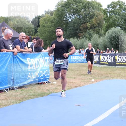 31.08.2025 - Elbe Triathlon Hamburg Strokosch-Dieckow http://msf.ph/oto/8657010 31.08.2025 12:13:25 Ziel 1040, 1358, 1417 meine-sportfotos.de