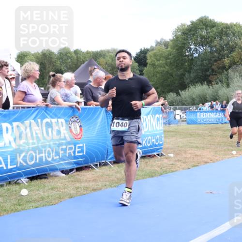 31.08.2025 - Elbe Triathlon Hamburg Strokosch-Dieckow http://msf.ph/oto/8657011 31.08.2025 12:13:26 Ziel 1040, 1358 meine-sportfotos.de