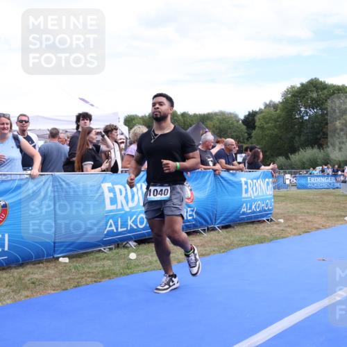 31.08.2025 - Elbe Triathlon Hamburg Strokosch-Dieckow http://msf.ph/oto/8657014 31.08.2025 12:13:26 Ziel 1040, 1358 meine-sportfotos.de