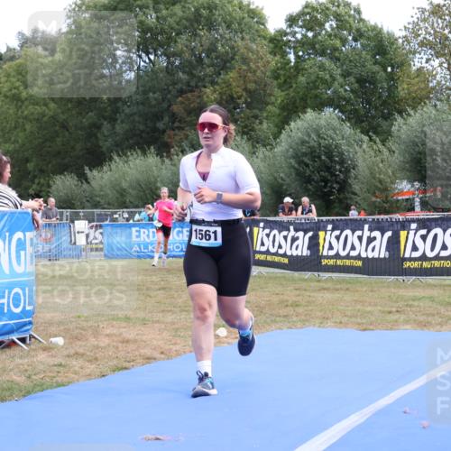 31.08.2025 - Elbe Triathlon Hamburg Strokosch-Dieckow http://msf.ph/oto/8657026 31.08.2025 12:13:39 Ziel 817, 1548, 1561 meine-sportfotos.de