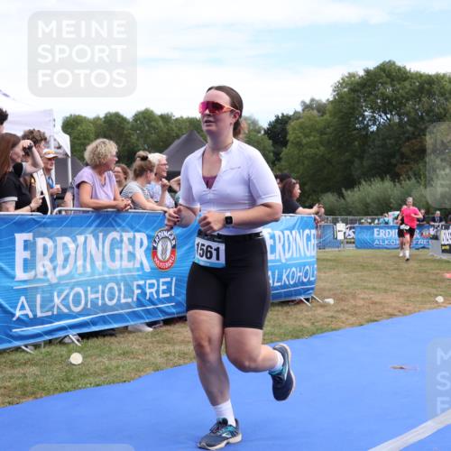 31.08.2025 - Elbe Triathlon Hamburg Strokosch-Dieckow http://msf.ph/oto/8657033 31.08.2025 12:13:40 Ziel 817, 1548, 1561 meine-sportfotos.de