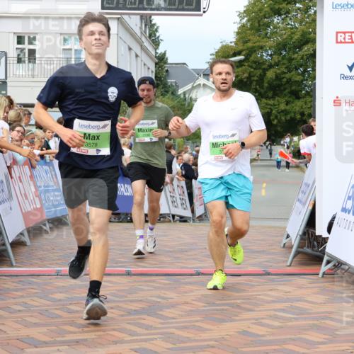 31.08.2025 - 21. Blankeneser Heldenlauf Strokosch-Dieckow http://msf.ph/oto/8657208 31.08.2025 10:55:26 Ziel 3579, 3590, 3181 meine-sportfotos.de
