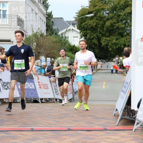 31.08.2025 - 21. Blankeneser Heldenlauf Strokosch-Dieckow http://msf.ph/oto/8657267 31.08.2025 10:55:24 Ziel 3579, 3590, 3181 meine-sportfotos.de