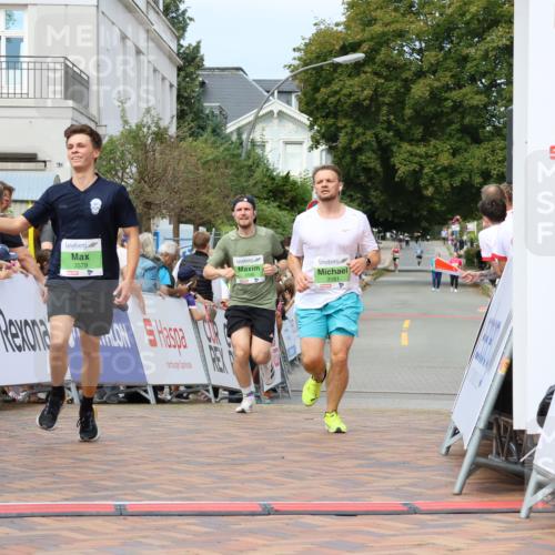 31.08.2025 - 21. Blankeneser Heldenlauf Strokosch-Dieckow http://msf.ph/oto/8657271 31.08.2025 10:55:24 Ziel 3579, 3590, 3181 meine-sportfotos.de