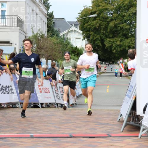 31.08.2025 - 21. Blankeneser Heldenlauf Strokosch-Dieckow http://msf.ph/oto/8657278 31.08.2025 10:55:24 Ziel 3579, 3590, 3181 meine-sportfotos.de