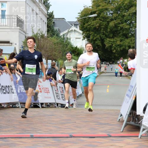 31.08.2025 - 21. Blankeneser Heldenlauf Strokosch-Dieckow http://msf.ph/oto/8657284 31.08.2025 10:55:24 Ziel 3579, 3590, 3181 meine-sportfotos.de