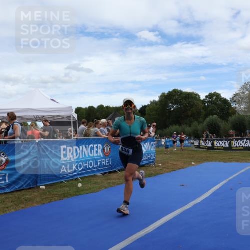 31.08.2025 - Elbe Triathlon Hamburg Strokosch-Dieckow http://msf.ph/oto/8657323 31.08.2025 12:19:15 Ziel 886, 1359, 1360 meine-sportfotos.de