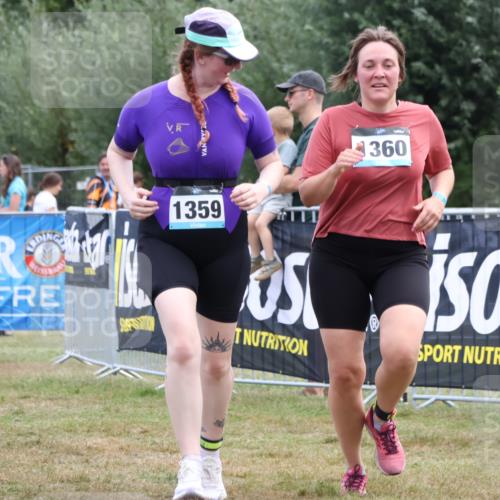 31.08.2025 - Elbe Triathlon Hamburg Strokosch-Dieckow http://msf.ph/oto/8657327 31.08.2025 12:19:20 Ziel 886, 1359, 1360 meine-sportfotos.de