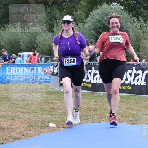 31.08.2025 - Elbe Triathlon Hamburg Strokosch-Dieckow http://msf.ph/oto/8657334 31.08.2025 12:19:22 Ziel 1359, 1360 meine-sportfotos.de