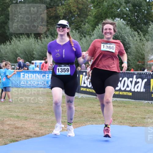 31.08.2025 - Elbe Triathlon Hamburg Strokosch-Dieckow http://msf.ph/oto/8657338 31.08.2025 12:19:22 Ziel 1359, 1360 meine-sportfotos.de