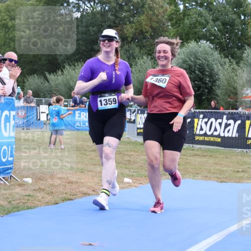 31.08.2025 - Elbe Triathlon Hamburg Strokosch-Dieckow http://msf.ph/oto/8657339 31.08.2025 12:19:23 Ziel 1359, 1360 meine-sportfotos.de