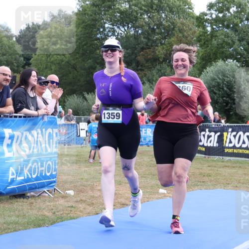 31.08.2025 - Elbe Triathlon Hamburg Strokosch-Dieckow http://msf.ph/oto/8657342 31.08.2025 12:19:23 Ziel 1359, 1360 meine-sportfotos.de