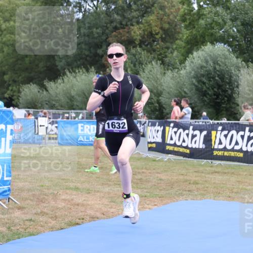 31.08.2025 - Elbe Triathlon Hamburg Strokosch-Dieckow http://msf.ph/oto/8657459 31.08.2025 12:49:02 Ziel 1632 meine-sportfotos.de