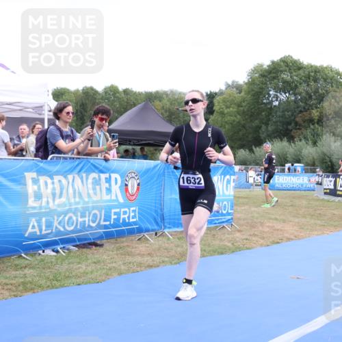 31.08.2025 - Elbe Triathlon Hamburg Strokosch-Dieckow http://msf.ph/oto/8657463 31.08.2025 12:49:03 Ziel 1632 meine-sportfotos.de