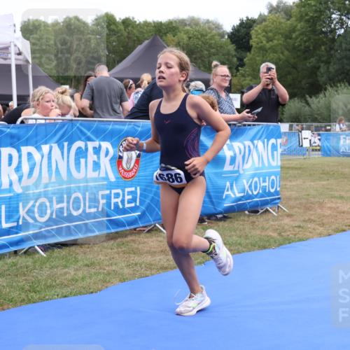 31.08.2025 - Elbe Triathlon Hamburg Strokosch-Dieckow http://msf.ph/oto/8657500 31.08.2025 12:52:03 Ziel 1619, 1668, 1686 meine-sportfotos.de