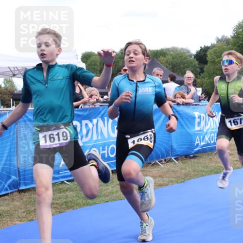 31.08.2025 - Elbe Triathlon Hamburg Strokosch-Dieckow http://msf.ph/oto/8657508 31.08.2025 12:52:13 Ziel 1619, 1668, 1675, 1679 meine-sportfotos.de