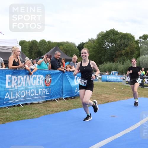 31.08.2025 - Elbe Triathlon Hamburg Strokosch-Dieckow http://msf.ph/oto/8657524 31.08.2025 12:52:49 Ziel 1616, 1617, 1630 meine-sportfotos.de