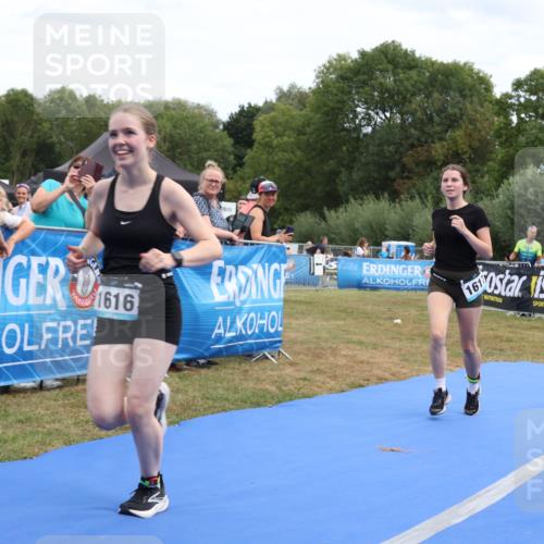 31.08.2025 - Elbe Triathlon Hamburg Strokosch-Dieckow http://msf.ph/oto/8657525 31.08.2025 12:52:50 Ziel 1616, 1617, 1630 meine-sportfotos.de
