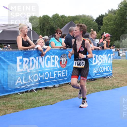 31.08.2025 - Elbe Triathlon Hamburg Strokosch-Dieckow http://msf.ph/oto/8657532 31.08.2025 12:53:03 Ziel 1666 meine-sportfotos.de