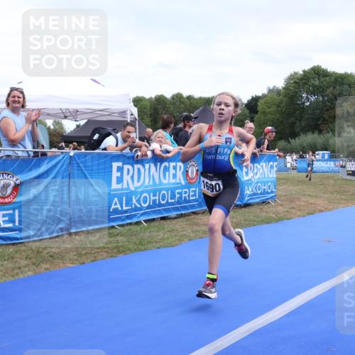 31.08.2025 - Elbe Triathlon Hamburg Strokosch-Dieckow http://msf.ph/oto/8657545 31.08.2025 12:54:51 Ziel 1689, 1690 meine-sportfotos.de