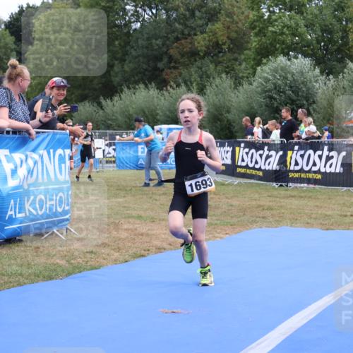 31.08.2025 - Elbe Triathlon Hamburg Strokosch-Dieckow http://msf.ph/oto/8657567 31.08.2025 12:55:35 Ziel 1557, 1662, 1693 meine-sportfotos.de