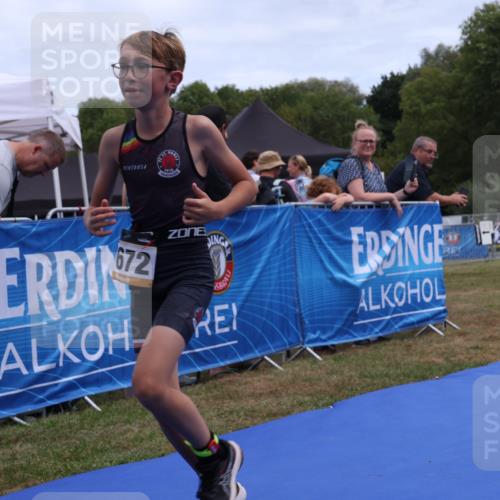 31.08.2025 - Elbe Triathlon Hamburg Strokosch-Dieckow http://msf.ph/oto/8657586 31.08.2025 12:56:28 Ziel 1672, 1674 meine-sportfotos.de