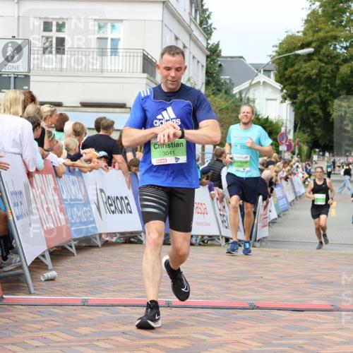 31.08.2025 - 21. Blankeneser Heldenlauf Strokosch-Dieckow http://msf.ph/oto/8657678 31.08.2025 10:54:23 Ziel 3488, 3538, 3041, 3632 meine-sportfotos.de