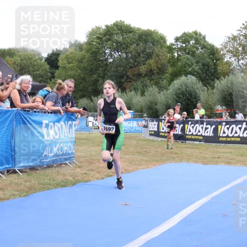 31.08.2025 - Elbe Triathlon Hamburg Strokosch-Dieckow http://msf.ph/oto/8657766 31.08.2025 13:00:58 Ziel 1692, 1710, 1716 meine-sportfotos.de