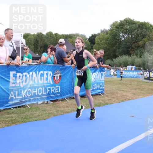 31.08.2025 - Elbe Triathlon Hamburg Strokosch-Dieckow http://msf.ph/oto/8657770 31.08.2025 13:00:59 Ziel 1692, 1710, 1716 meine-sportfotos.de