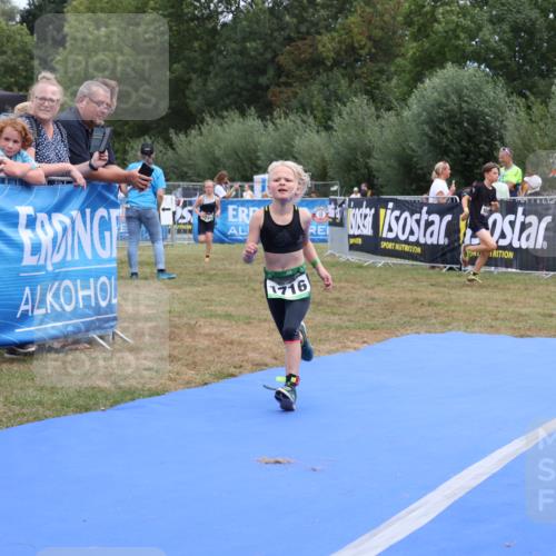 31.08.2025 - Elbe Triathlon Hamburg Strokosch-Dieckow http://msf.ph/oto/8657786 31.08.2025 13:01:04 Ziel 1692, 1710, 1716, 1721 meine-sportfotos.de