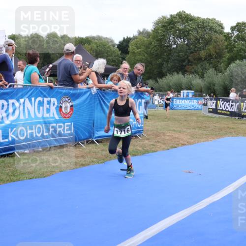 31.08.2025 - Elbe Triathlon Hamburg Strokosch-Dieckow http://msf.ph/oto/8657790 31.08.2025 13:01:05 Ziel 1710, 1716, 1721 meine-sportfotos.de