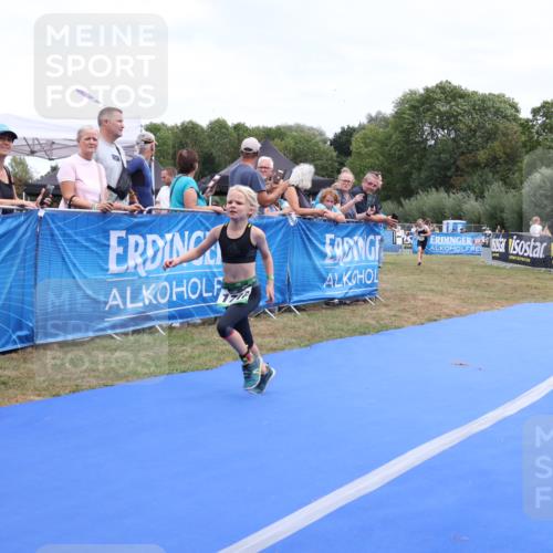31.08.2025 - Elbe Triathlon Hamburg Strokosch-Dieckow http://msf.ph/oto/8657791 31.08.2025 13:01:05 Ziel 1710, 1716, 1721 meine-sportfotos.de