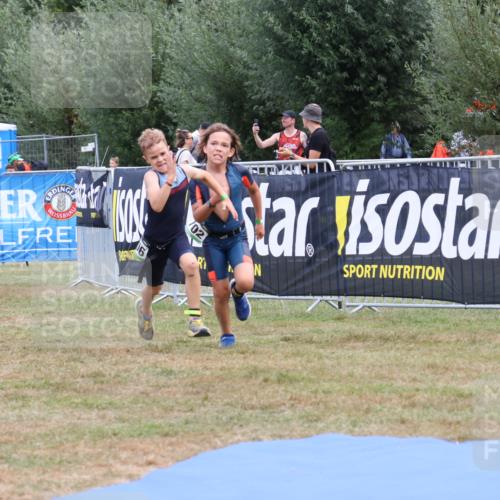 31.08.2025 - Elbe Triathlon Hamburg Strokosch-Dieckow http://msf.ph/oto/8657802 31.08.2025 13:01:36 Ziel 1702, 1706 meine-sportfotos.de