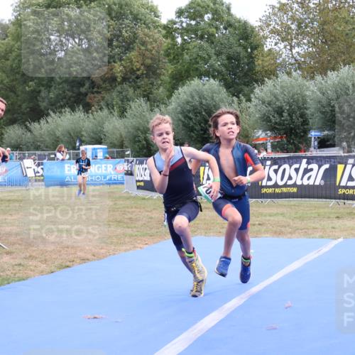 31.08.2025 - Elbe Triathlon Hamburg Strokosch-Dieckow http://msf.ph/oto/8657810 31.08.2025 13:01:39 Ziel 1670, 1702, 1706 meine-sportfotos.de