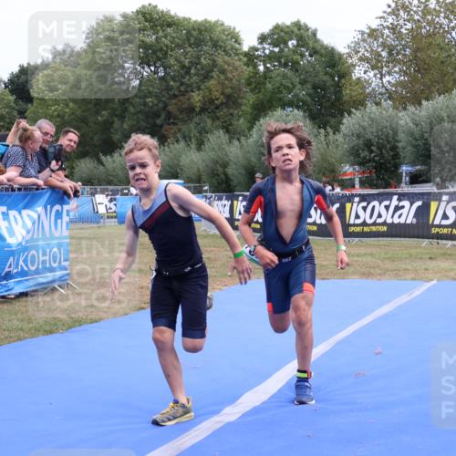31.08.2025 - Elbe Triathlon Hamburg Strokosch-Dieckow http://msf.ph/oto/8657811 31.08.2025 13:01:39 Ziel 1670, 1702, 1706 meine-sportfotos.de