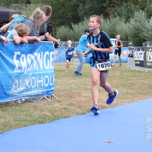 31.08.2025 - Elbe Triathlon Hamburg Strokosch-Dieckow http://msf.ph/oto/8657820 31.08.2025 13:01:45 Ziel 1670, 1702 meine-sportfotos.de