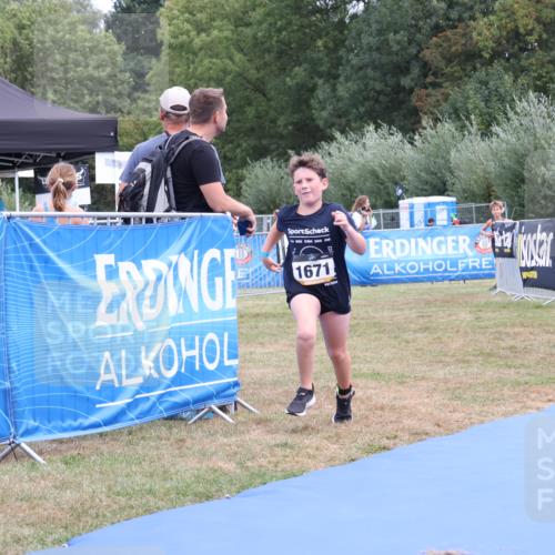 31.08.2025 - Elbe Triathlon Hamburg Strokosch-Dieckow http://msf.ph/oto/8657849 31.08.2025 13:02:21 Ziel 1671, 1705 meine-sportfotos.de