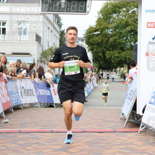 31.08.2025 - 21. Blankeneser Heldenlauf Strokosch-Dieckow http://msf.ph/oto/8657890 31.08.2025 10:53:20 Ziel 3371, 3636, 3272 meine-sportfotos.de
