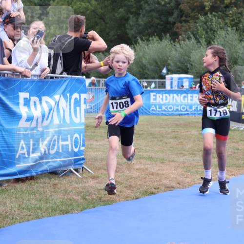31.08.2025 - Elbe Triathlon Hamburg Strokosch-Dieckow http://msf.ph/oto/8657891 31.08.2025 13:03:25 Ziel 1698, 1699, 1708, 1719 meine-sportfotos.de