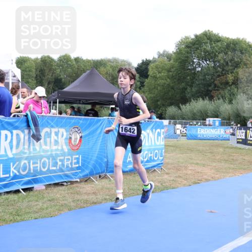 31.08.2025 - Elbe Triathlon Hamburg Strokosch-Dieckow http://msf.ph/oto/8658050 31.08.2025 13:09:32 Ziel 1642 meine-sportfotos.de