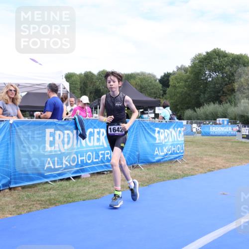 31.08.2025 - Elbe Triathlon Hamburg Strokosch-Dieckow http://msf.ph/oto/8658053 31.08.2025 13:09:32 Ziel 1642 meine-sportfotos.de
