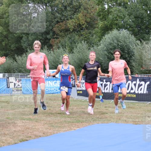 31.08.2025 - Elbe Triathlon Hamburg Strokosch-Dieckow http://msf.ph/oto/8658076 31.08.2025 15:49:53 Ziel  meine-sportfotos.de