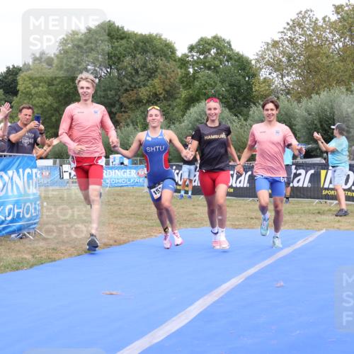 31.08.2025 - Elbe Triathlon Hamburg Strokosch-Dieckow http://msf.ph/oto/8658080 31.08.2025 15:49:55 Ziel  meine-sportfotos.de