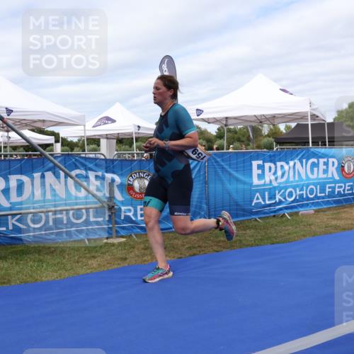 31.08.2025 - Elbe Triathlon Hamburg Strokosch-Dieckow http://msf.ph/oto/8658132 31.08.2025 15:59:49 Ziel  meine-sportfotos.de