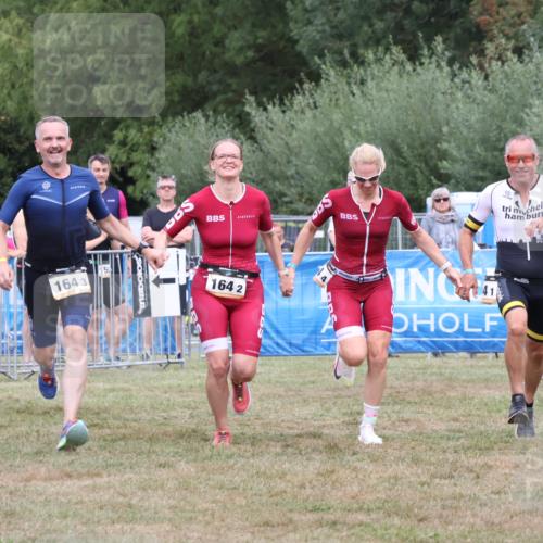 31.08.2025 - Elbe Triathlon Hamburg Strokosch-Dieckow http://msf.ph/oto/8658241 31.08.2025 16:16:43 Ziel  meine-sportfotos.de