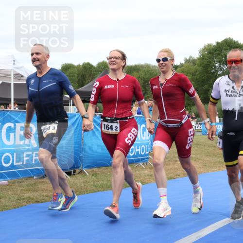 31.08.2025 - Elbe Triathlon Hamburg Strokosch-Dieckow http://msf.ph/oto/8658253 31.08.2025 16:16:47 Ziel  meine-sportfotos.de