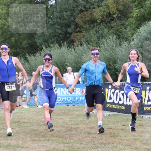 31.08.2025 - Elbe Triathlon Hamburg Strokosch-Dieckow http://msf.ph/oto/8658306 31.08.2025 16:22:59 Ziel  meine-sportfotos.de